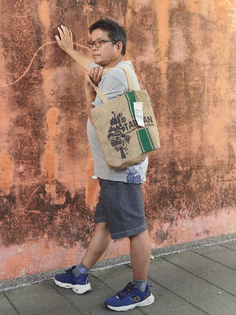 宅配。KK JuteBag 潮麻包 環保袋、購物包、托特包、側背包、台灣原創設計! 宅配。KK JuteBag 潮麻包 環保袋、購物包、托特包、側背包、台灣原創設計!
