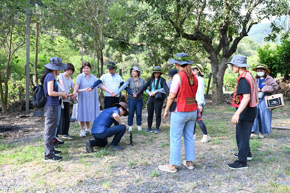 屏東一日遊。屏東泰武 萬安部落 送情柴體驗、達扎屋敲拓染、部落旅遊！