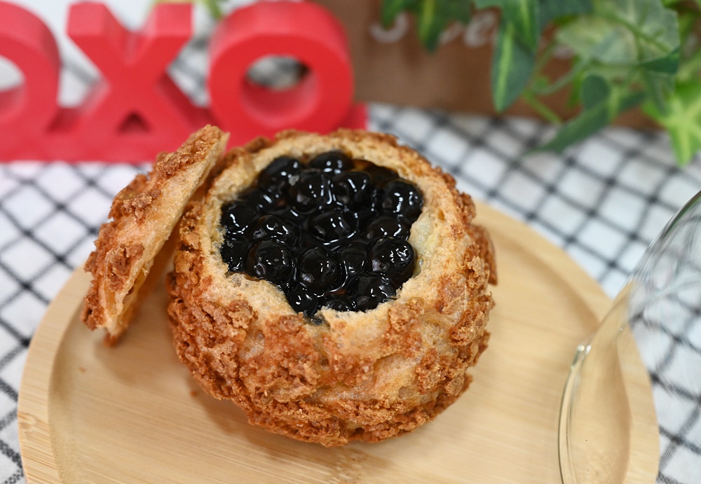 高雄泡芙推薦。小甜园手作甜點店 菠蘿脆皮爆漿泡芙、堅持每天現做、推薦必點珍奶泡芙！