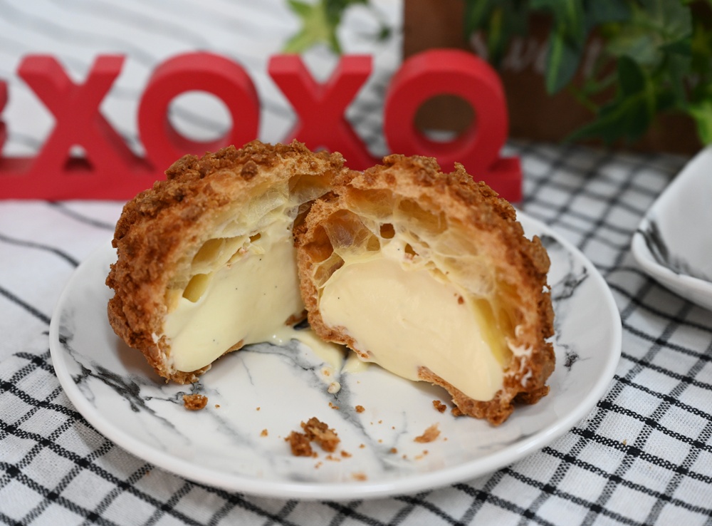 高雄泡芙推薦。小甜园手作甜點店 菠蘿脆皮爆漿泡芙、堅持每天現做、推薦必點珍奶泡芙！