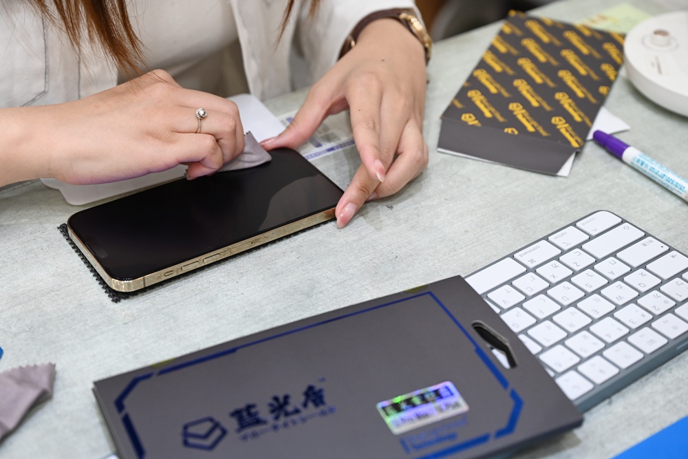 藍光盾在澎湖唯一的經銷門市!EShop手機3C專賣店 Apple 原廠授權維修、資料救援、泡水損壞、主機板修復,還是電池更換通通沒問題! 藍光盾在澎湖唯一的經銷門市!EShop手機3C專賣店 Apple 原廠授權維修、資料救援、泡水損壞、主機板修復,還是電池更換通通沒問題!