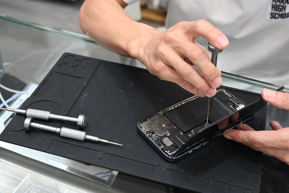 藍光盾在澎湖唯一的經銷門市!EShop手機3C專賣店 Apple 原廠授權維修、資料救援、泡水損壞、主機板修復,還是電池更換通通沒問題! 藍光盾在澎湖唯一的經銷門市!EShop手機3C專賣店 Apple 原廠授權維修、資料救援、泡水損壞、主機板修復,還是電池更換通通沒問題!