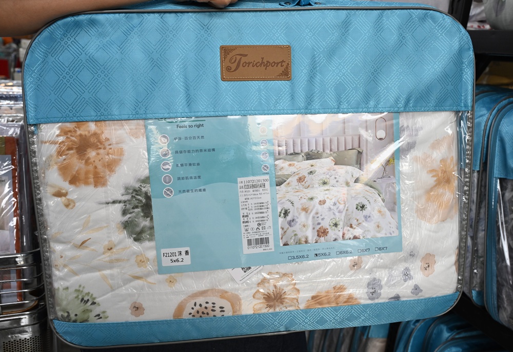 屏東東港特賣會。多寶商行寢具特賣會 寢具工廠直營、天絲寢具、40支、60支天絲床包、床罩組、涼感冰絲被、記憶枕、破盤出清2折起！