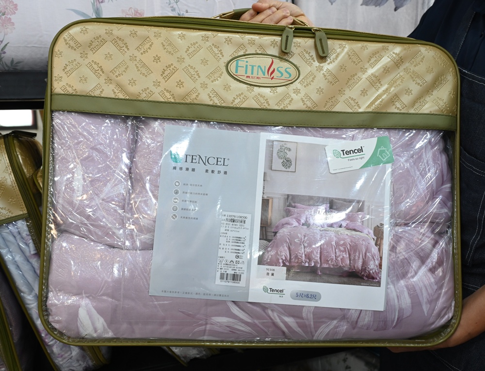 屏東東港特賣會。多寶商行寢具特賣會 寢具工廠直營、天絲寢具、40支、60支天絲床包、床罩組、涼感冰絲被、記憶枕、破盤出清2折起！