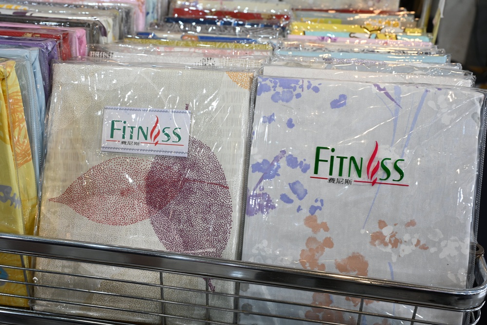 屏東東港特賣會。多寶商行寢具特賣會 寢具工廠直營、天絲寢具、40支、60支天絲床包、床罩組、涼感冰絲被、記憶枕、破盤出清2折起！