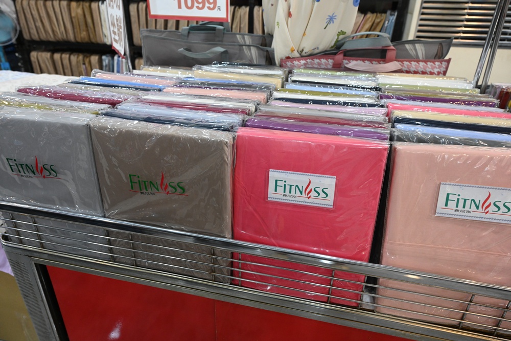 屏東東港特賣會。多寶商行寢具特賣會 寢具工廠直營、天絲寢具、40支、60支天絲床包、床罩組、涼感冰絲被、記憶枕、破盤出清2折起！