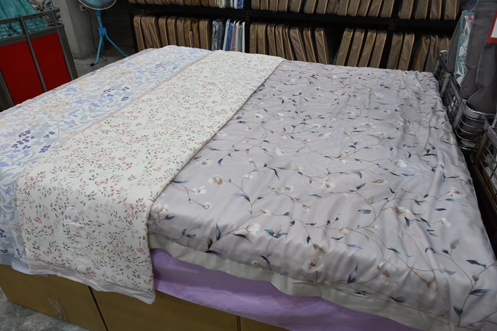 屏東東港特賣會。多寶商行寢具特賣會 寢具工廠直營、天絲寢具、40支、60支天絲床包、床罩組、涼感冰絲被、記憶枕、破盤出清2折起！