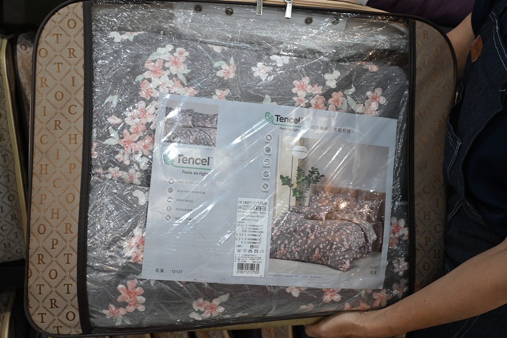 屏東東港特賣會。多寶商行寢具特賣會 寢具工廠直營、天絲寢具、40支、60支天絲床包、床罩組、涼感冰絲被、記憶枕、破盤出清2折起！