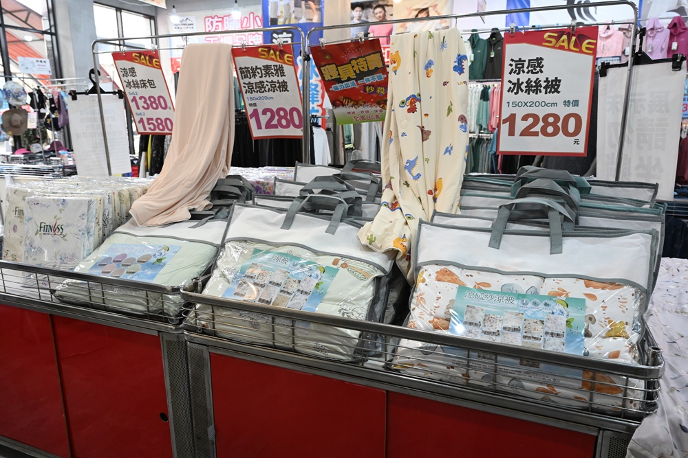 屏東東港特賣會。多寶商行寢具特賣會 寢具工廠直營、天絲寢具、40支、60支天絲床包、床罩組、涼感冰絲被、記憶枕、破盤出清2折起！