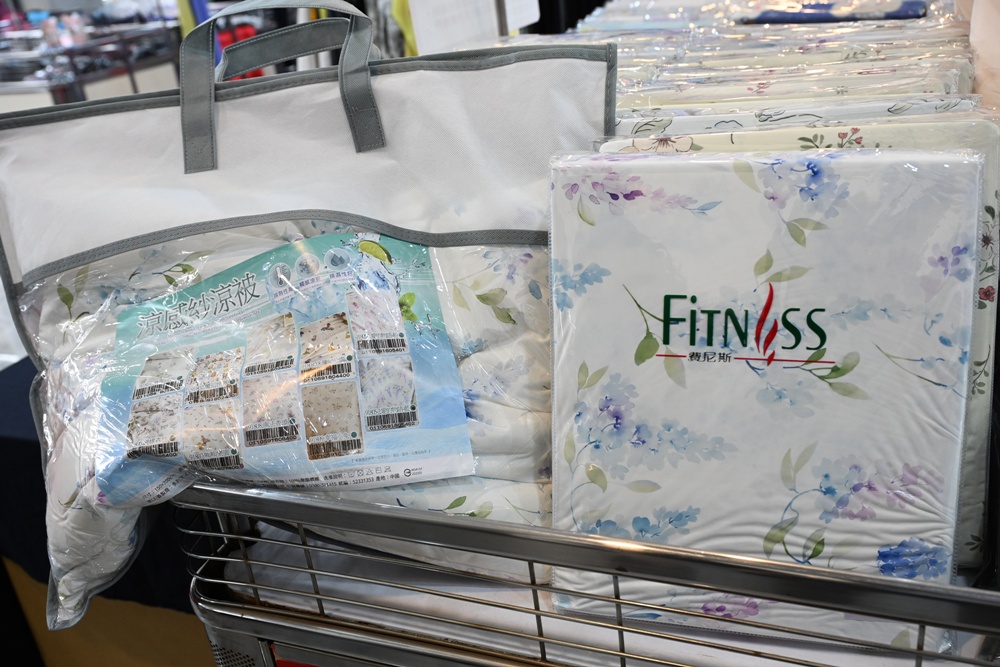 屏東東港特賣會。多寶商行寢具特賣會 寢具工廠直營、天絲寢具、40支、60支天絲床包、床罩組、涼感冰絲被、記憶枕、破盤出清2折起！