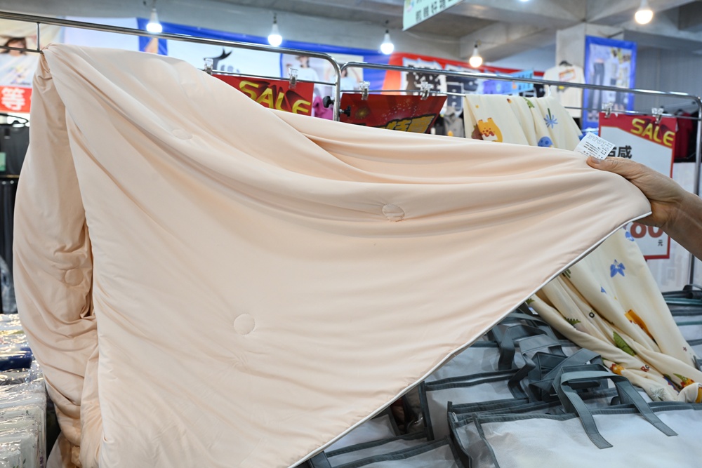 屏東東港特賣會。多寶商行寢具特賣會 寢具工廠直營、天絲寢具、40支、60支天絲床包、床罩組、涼感冰絲被、記憶枕、破盤出清2折起！