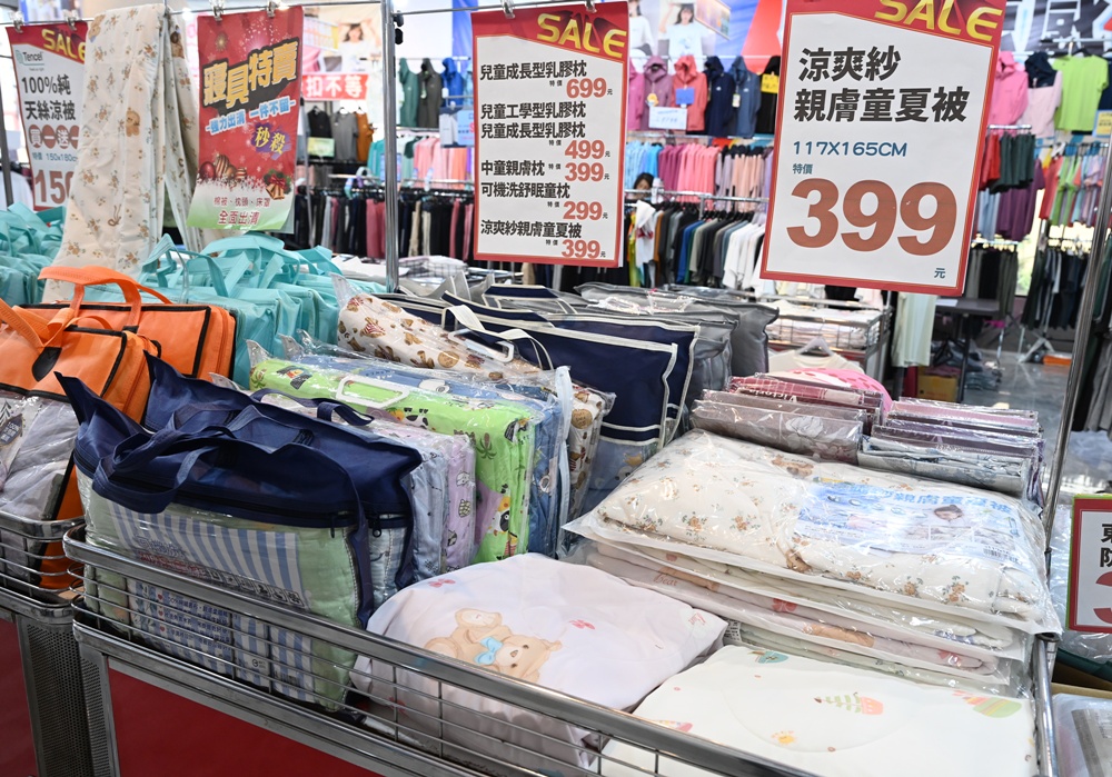 屏東東港特賣會。多寶商行寢具特賣會 寢具工廠直營、天絲寢具、40支、60支天絲床包、床罩組、涼感冰絲被、記憶枕、破盤出清2折起！