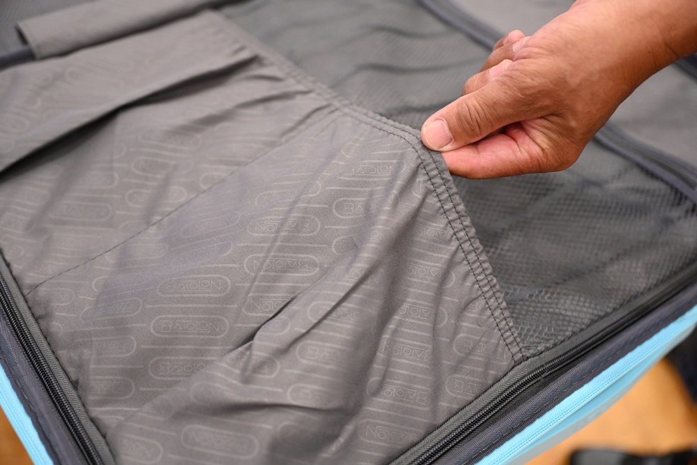 高雄行李箱特賣會。加賀屋行李箱 新光三越三多店 前開式行李箱、廉航專用登機箱、鋁框箱、防潑水布箱 通通下殺$990元起 滿額還有贈品唷！