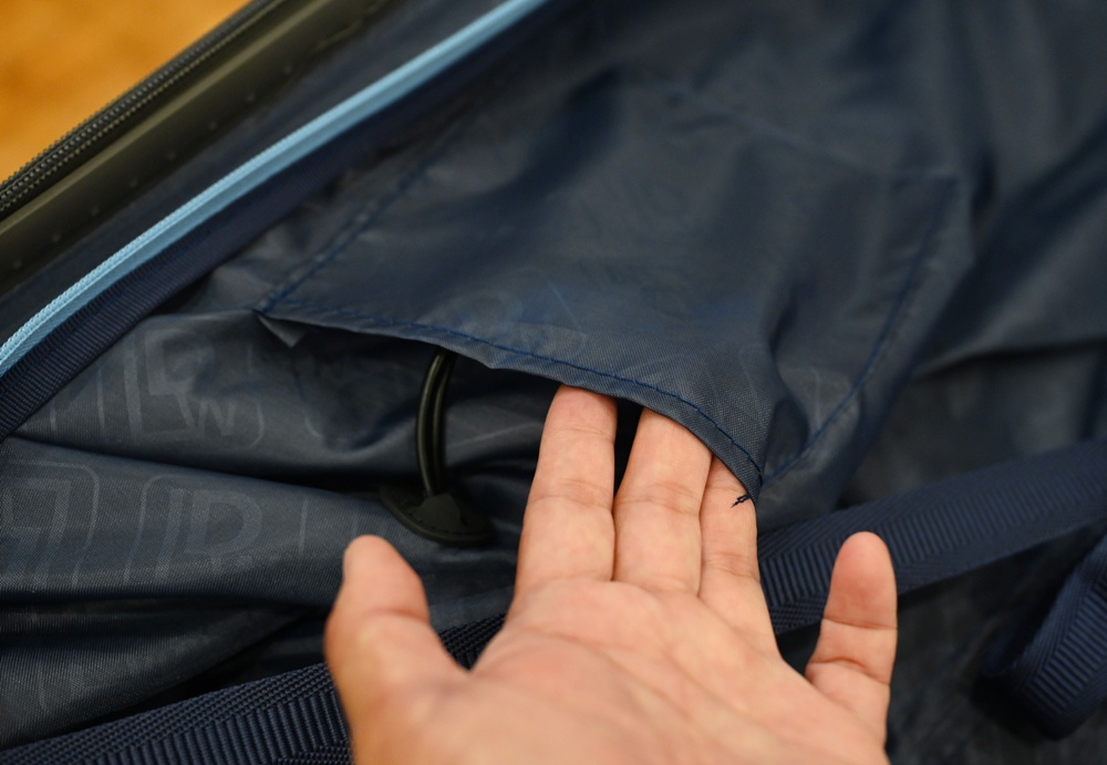 高雄行李箱特賣會。加賀屋行李箱 新光三越三多店 前開式行李箱、廉航專用登機箱、鋁框箱、防潑水布箱 通通下殺$990元起 滿額還有贈品唷！