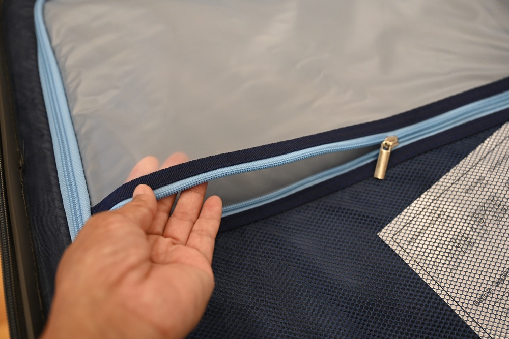 高雄行李箱特賣會。加賀屋行李箱 新光三越三多店 前開式行李箱、廉航專用登機箱、鋁框箱、防潑水布箱 通通下殺$990元起 滿額還有贈品唷！