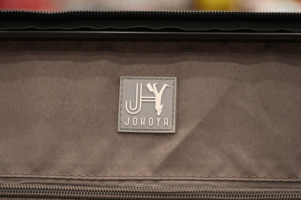 高雄行李箱特賣會。加賀屋行李箱 新光三越三多店 前開式行李箱、廉航專用登機箱、鋁框箱、防潑水布箱 通通下殺$990元起 滿額還有贈品唷！