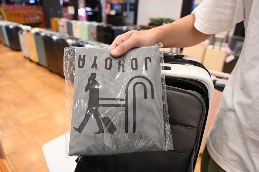 高雄行李箱特賣會。加賀屋行李箱 新光三越三多店 前開式行李箱、廉航專用登機箱、鋁框箱、防潑水布箱 通通下殺$990元起 滿額還有贈品唷！