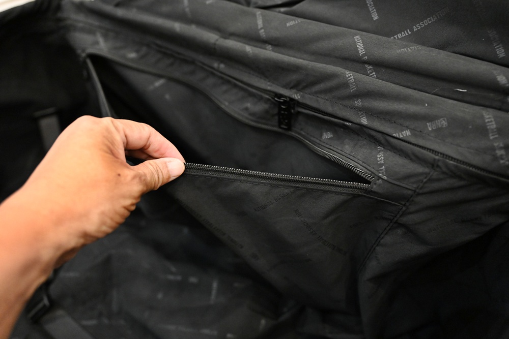 高雄行李箱特賣會。加賀屋行李箱 新光三越三多店 前開式行李箱、廉航專用登機箱、鋁框箱、防潑水布箱 通通下殺$990元起 滿額還有贈品唷！