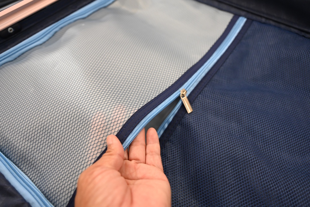 高雄行李箱特賣會。加賀屋行李箱 新光三越三多店 前開式行李箱、廉航專用登機箱、鋁框箱、防潑水布箱 通通下殺$990元起 滿額還有贈品唷！