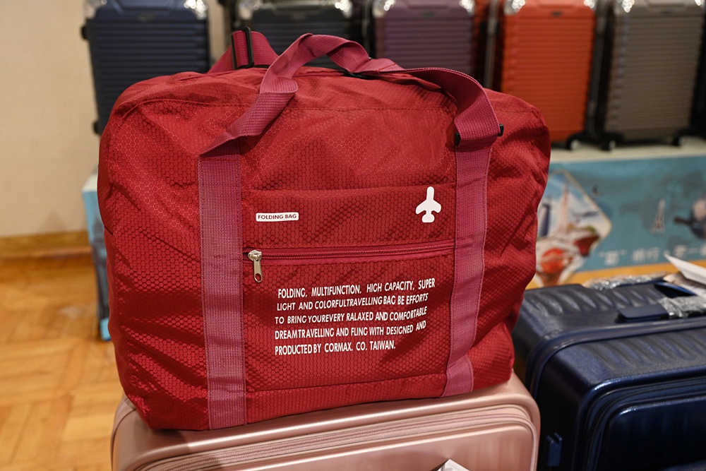 高雄行李箱特賣會。加賀屋行李箱 新光三越三多店 前開式行李箱、廉航專用登機箱、鋁框箱、防潑水布箱 通通下殺$990元起 滿額還有贈品唷！