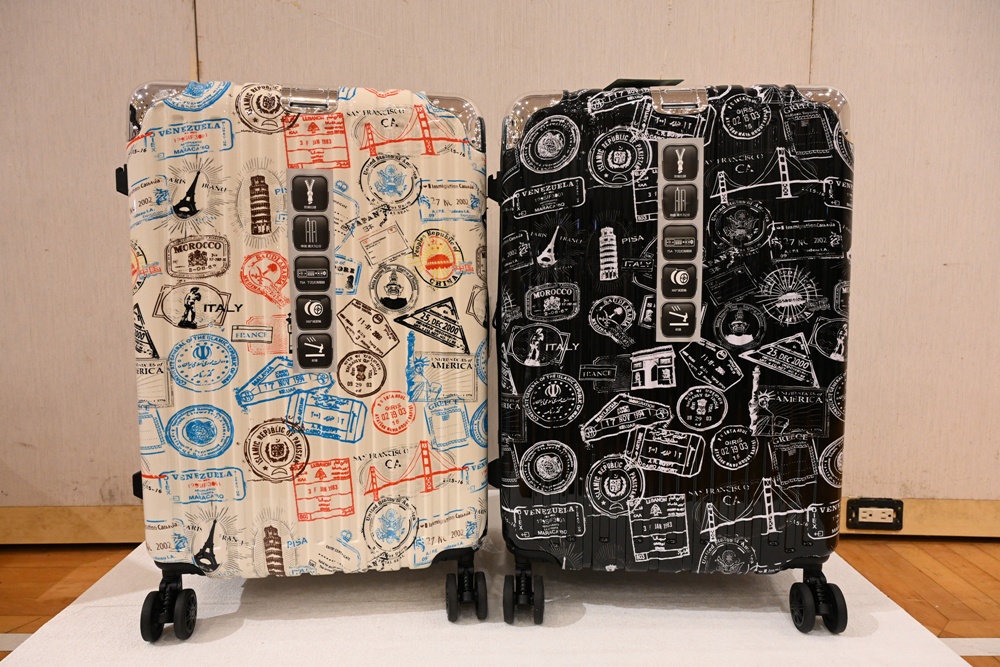 高雄行李箱特賣會。加賀屋行李箱 新光三越三多店 前開式行李箱、廉航專用登機箱、鋁框箱、防潑水布箱 通通下殺$990元起 滿額還有贈品唷！