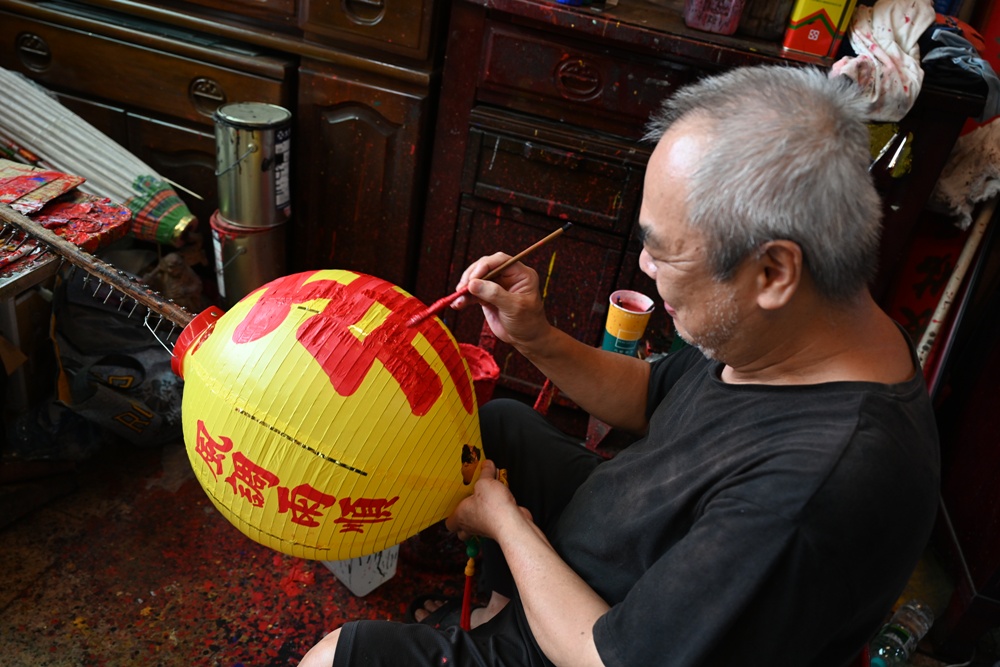 想拍老城文青風？鳳山三民路佛具街、家具街必去職人工藝景點！