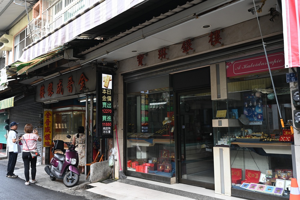 想拍老城文青風？鳳山三民路佛具街、家具街必去職人工藝景點！