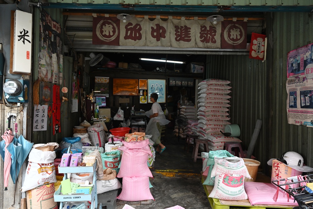想拍老城文青風？鳳山三民路佛具街、家具街必去職人工藝景點！