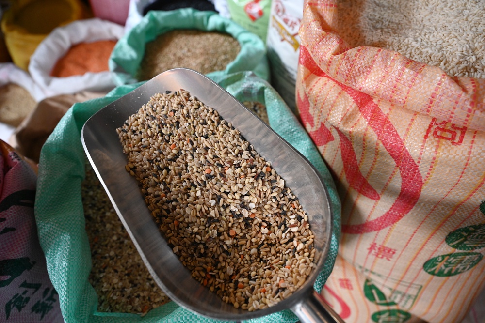 想拍老城文青風？鳳山三民路佛具街、家具街必去職人工藝景點！