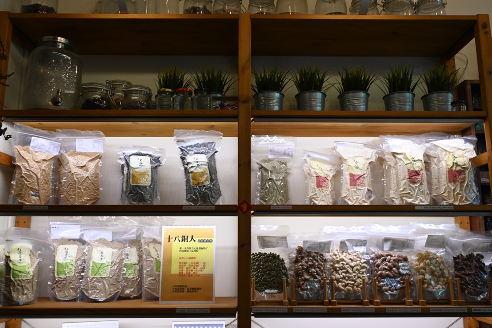 想拍老城文青風？鳳山三民路佛具街、家具街必去職人工藝景點！