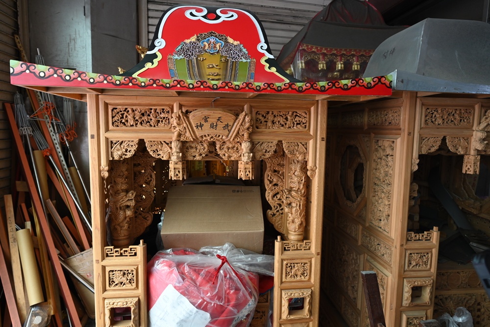 想拍老城文青風？鳳山三民路佛具街、家具街必去職人工藝景點！