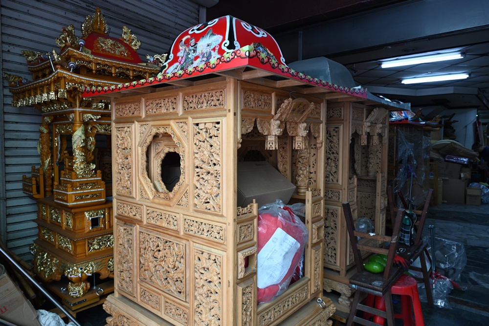 想拍老城文青風？鳳山三民路佛具街、家具街必去職人工藝景點！