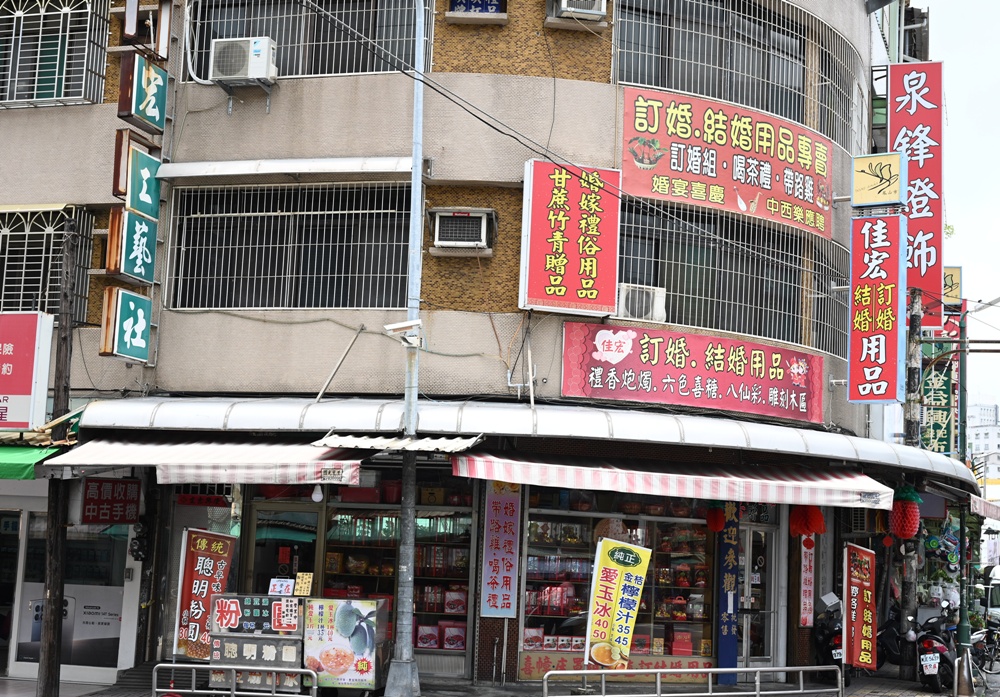 想拍老城文青風？鳳山三民路佛具街、家具街必去職人工藝景點！