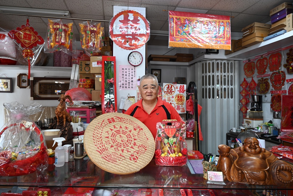 想拍老城文青風？鳳山三民路佛具街、家具街必去職人工藝景點！
