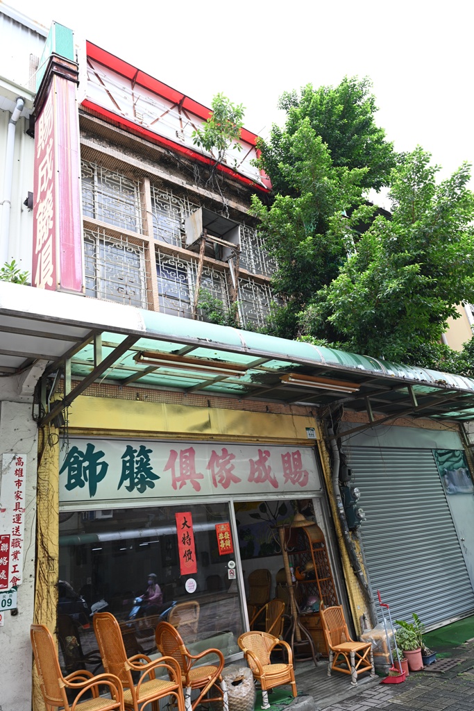 想拍老城文青風？鳳山三民路佛具街、家具街必去職人工藝景點！