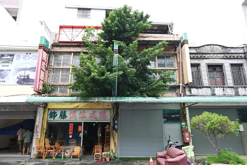 想拍老城文青風？鳳山三民路佛具街、家具街必去職人工藝景點！