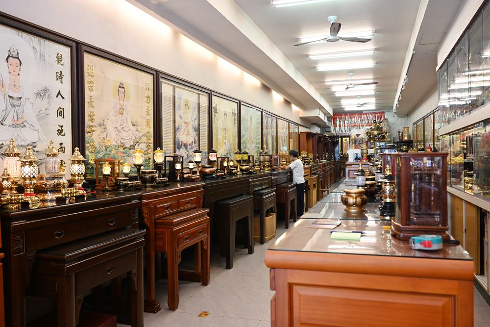 想拍老城文青風？鳳山三民路佛具街、家具街必去職人工藝景點！