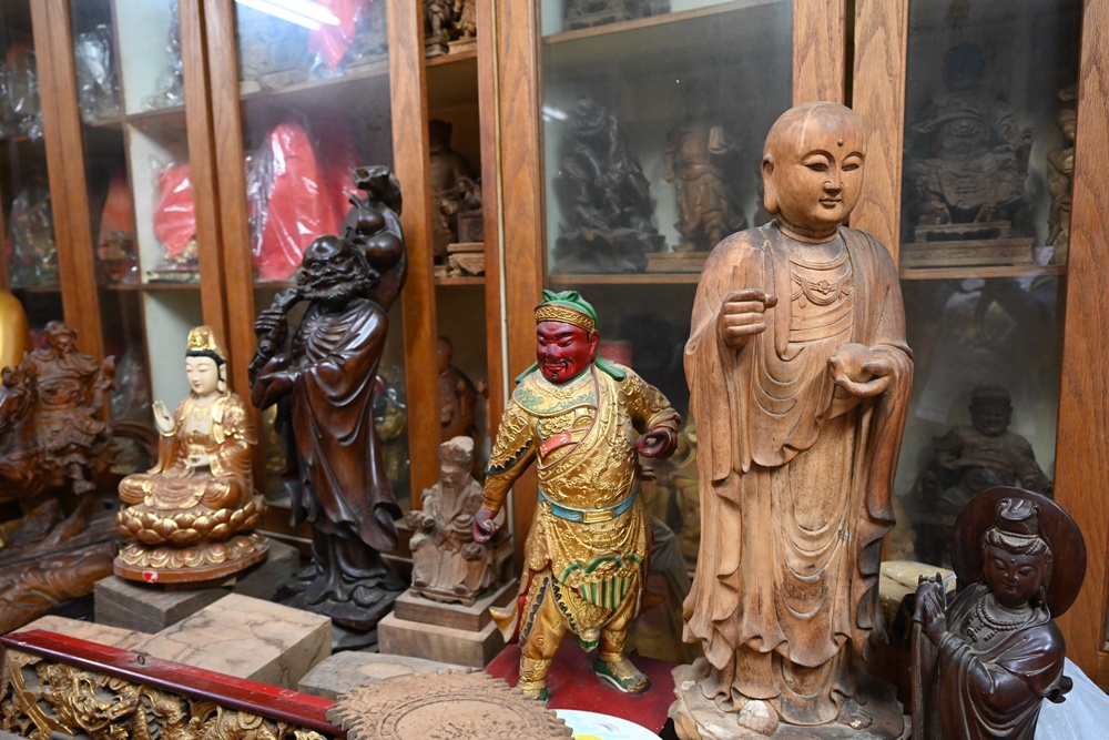 想拍老城文青風？鳳山三民路佛具街、家具街必去職人工藝景點！