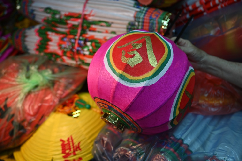 想拍老城文青風？鳳山三民路佛具街、家具街必去職人工藝景點！