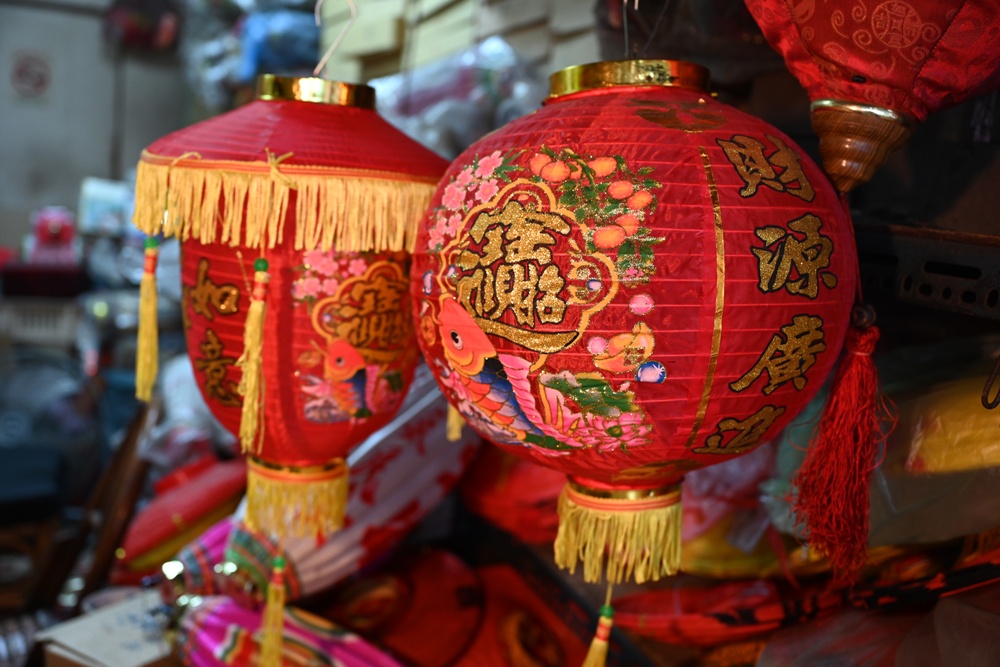 想拍老城文青風？鳳山三民路佛具街、家具街必去職人工藝景點！