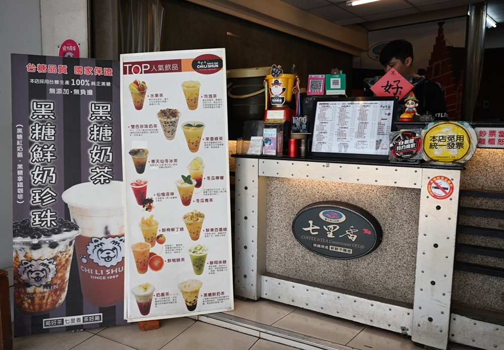 想拍老城文青風？鳳山三民路佛具街、家具街必去職人工藝景點！