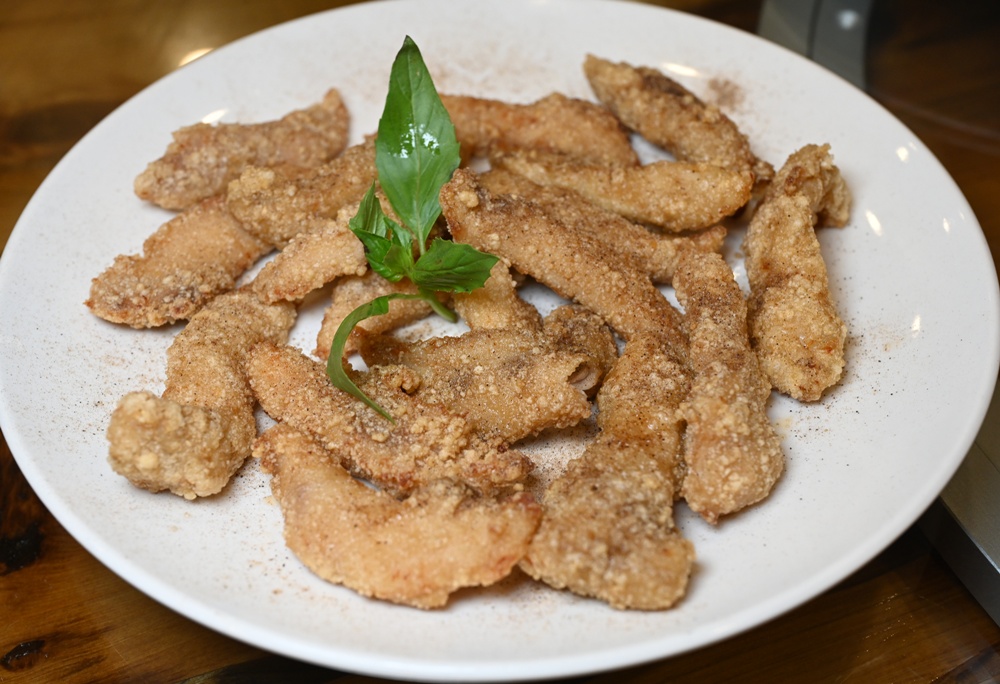 沙魚仔海鮮餐廳|成功鎮必吃海鮮美食推薦,旗魚干滷肉、旗鮪生魚片、飛虎魚柳、經典鯊魚煙全攻略! 沙魚仔海鮮餐廳|成功鎮必吃海鮮美食推薦,旗魚干滷肉、旗鮪生魚片、飛虎魚柳、經典鯊魚煙全攻略!