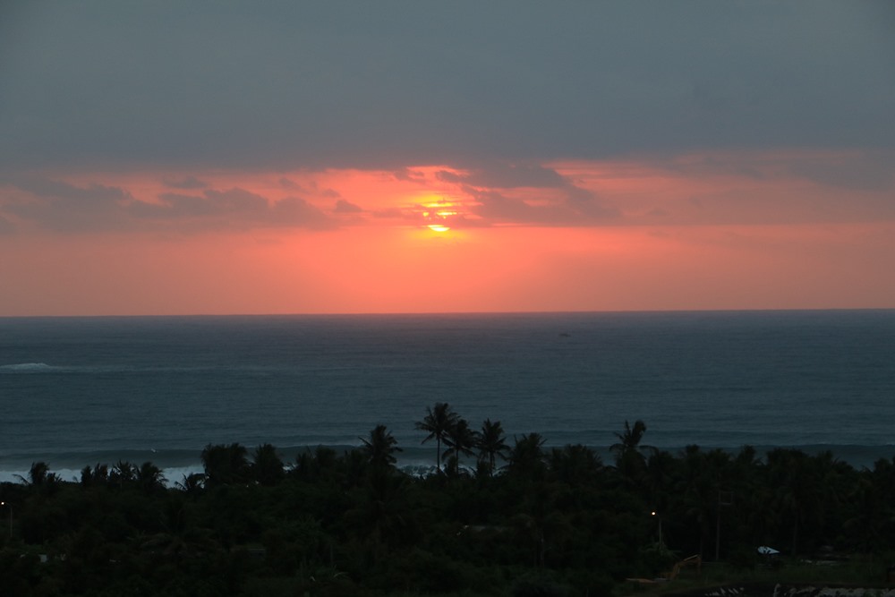 台東成功鎮 3天2夜小旅行｜日出、月光海、立槳SUP、賞鯨、在地海鮮美食與文化！