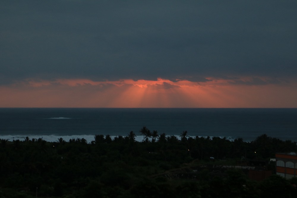 台東成功鎮 3天2夜小旅行｜日出、月光海、立槳SUP、賞鯨、在地海鮮美食與文化！