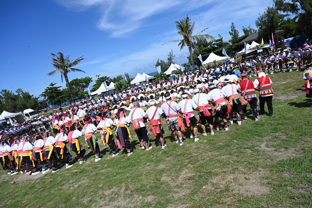 台東成功鎮 3天2夜小旅行｜日出、月光海、立槳SUP、賞鯨、在地海鮮美食與文化！