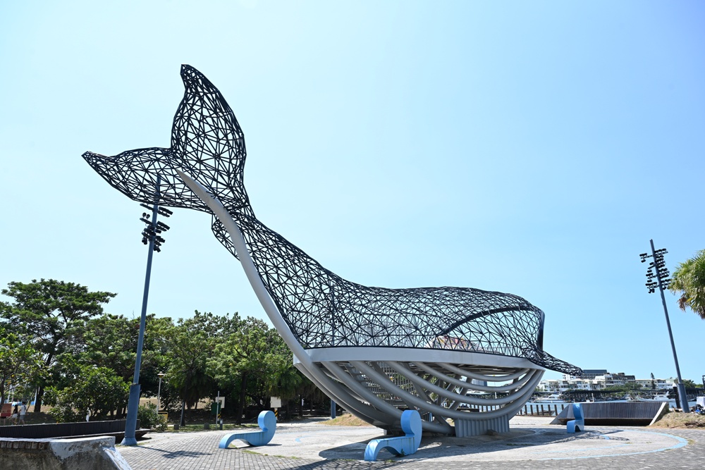 台南安平漁人碼頭｜12米「卡比胖拉」登場！超萌水豚裝置藝術、燈光秀、市集一次玩透透！