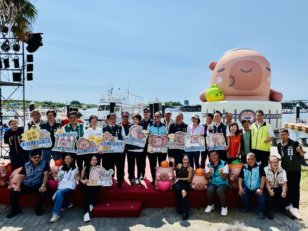 台南安平漁人碼頭｜12米「卡比胖拉」登場！超萌水豚裝置藝術、燈光秀、市集一次玩透透！