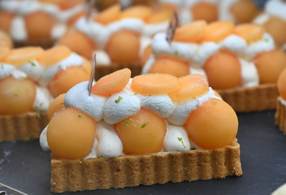 甜點控必訪！MOGU KABI 夏威夷豆塔、水果塔 × 超萌水豚陪你下午茶！台南免門票推薦！