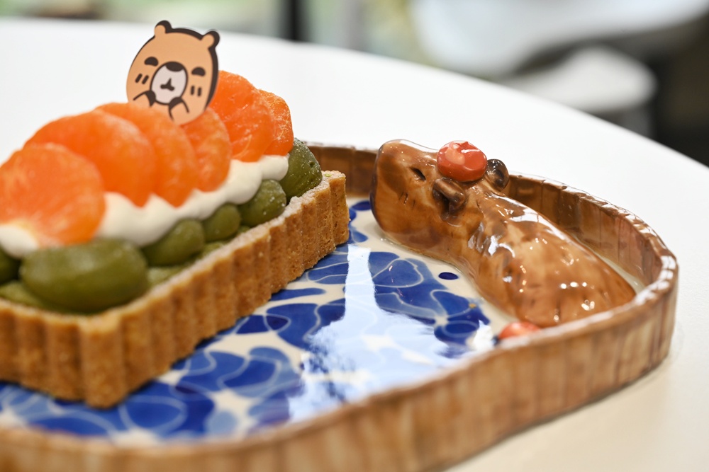 甜點控必訪！MOGU KABI 夏威夷豆塔、水果塔 × 超萌水豚陪你下午茶！台南免門票推薦！