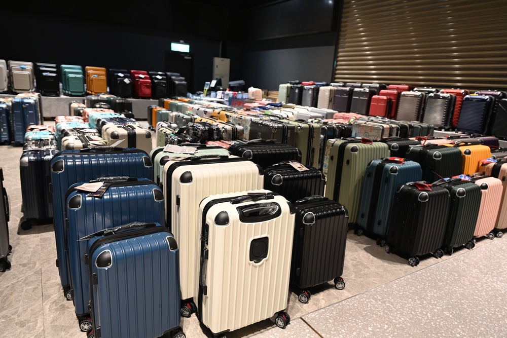 嘉義行李箱特賣會。嘉義in89豪華影城 加賀屋行李箱 全館990元起!前開式行李箱、鋁框箱、防潑水布箱、KANGOL、萬國行李箱、登機箱推薦! 嘉義行李箱特賣會。嘉義in89豪華影城 加賀屋行李箱 全館990元起!前開式行李箱、鋁框箱、防潑水布箱、KANGOL、萬國行李箱、登機箱推薦!